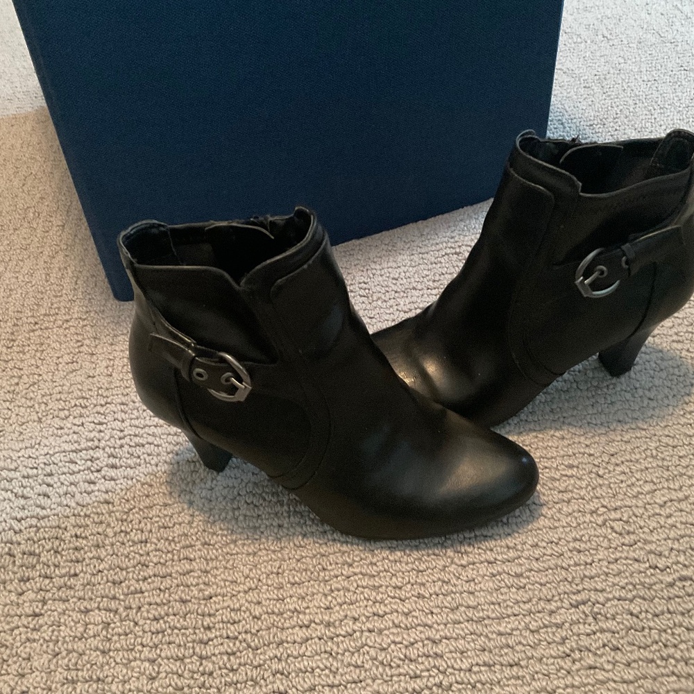 Life stride ankle boots